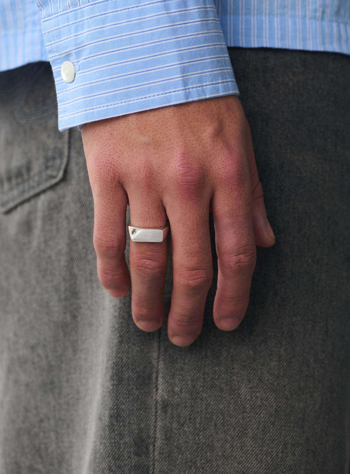 Axial Signet