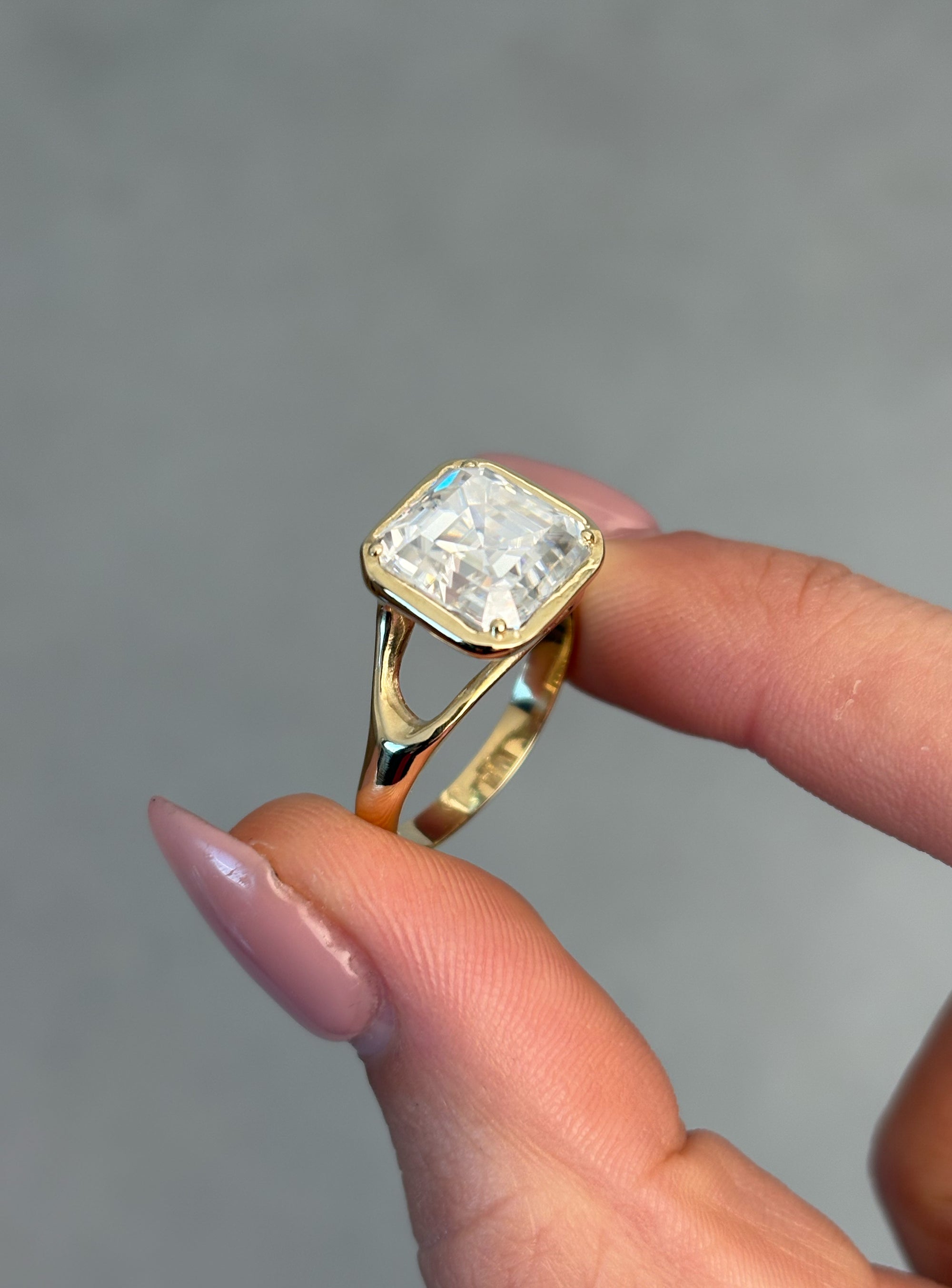 Square Open Air Ring