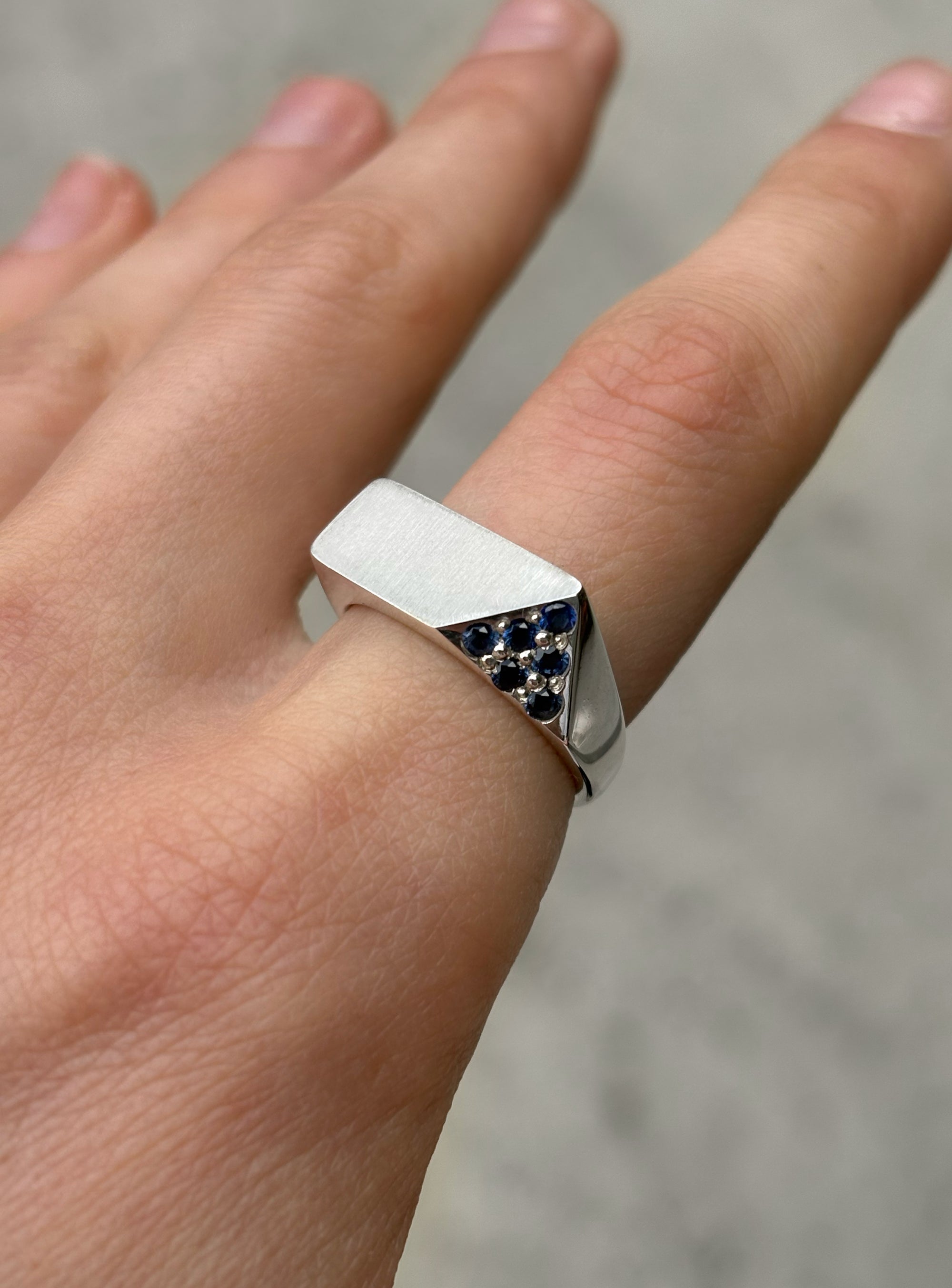 Edge Signet