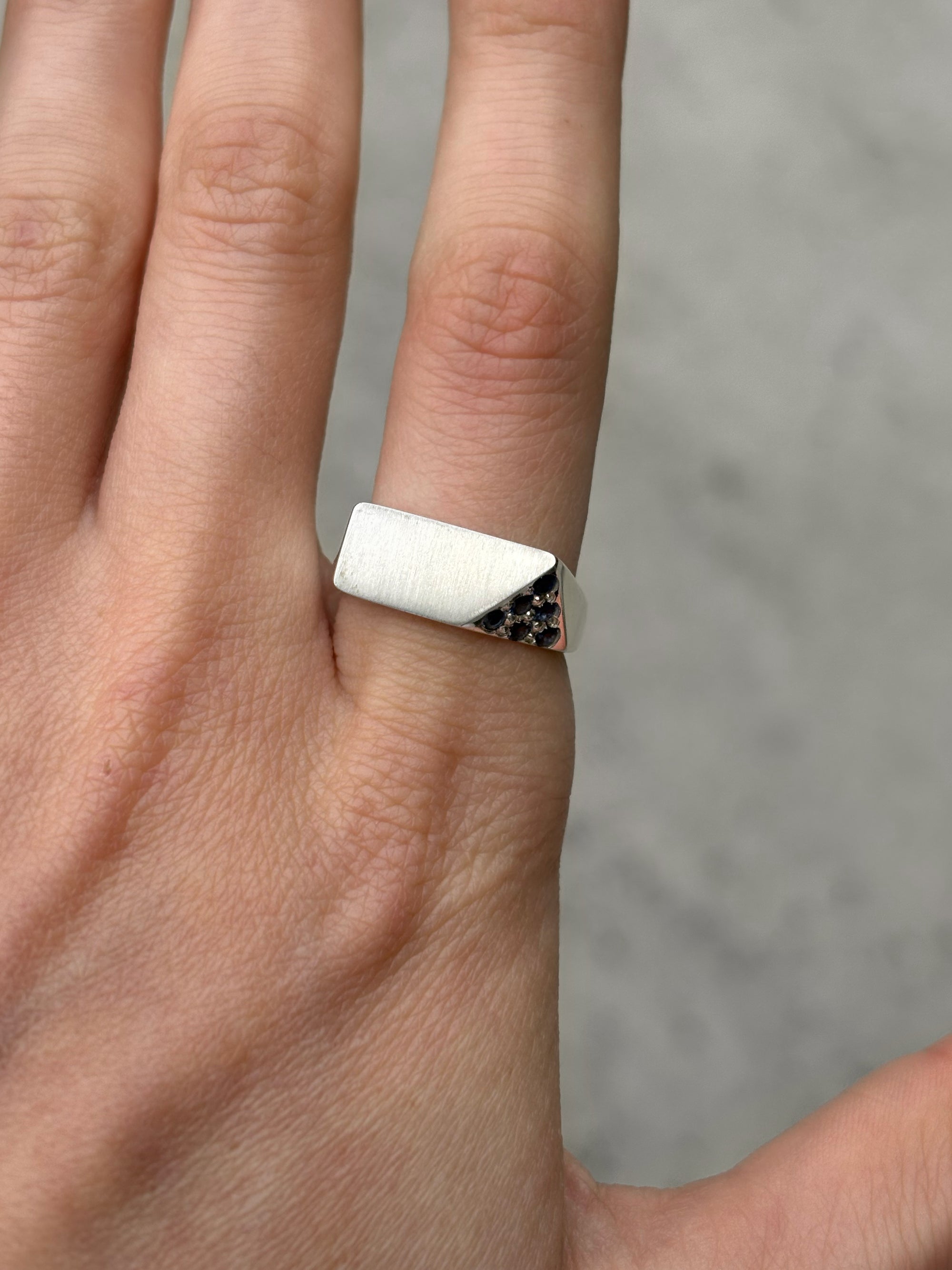 Edge Signet