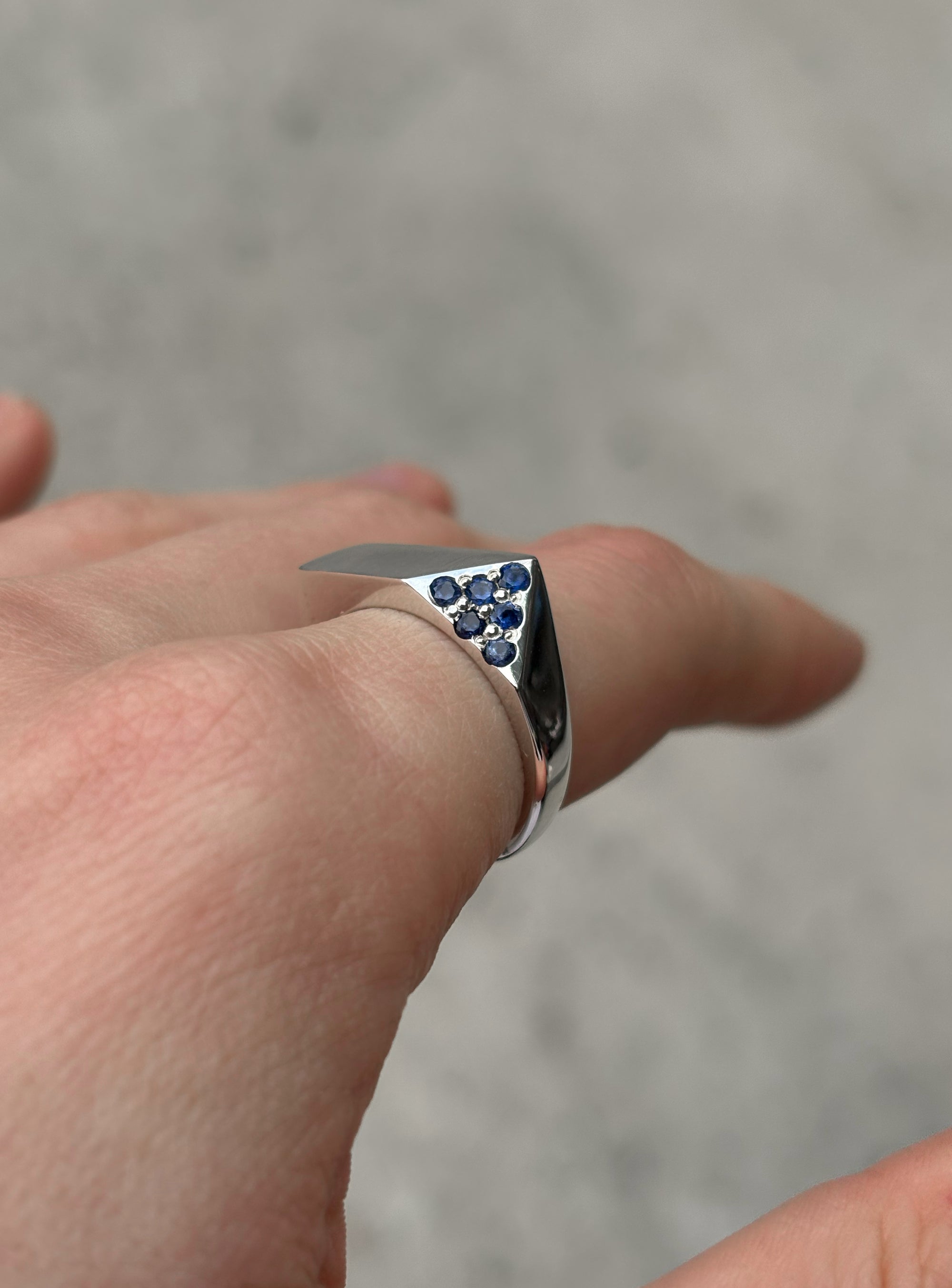 Edge Signet
