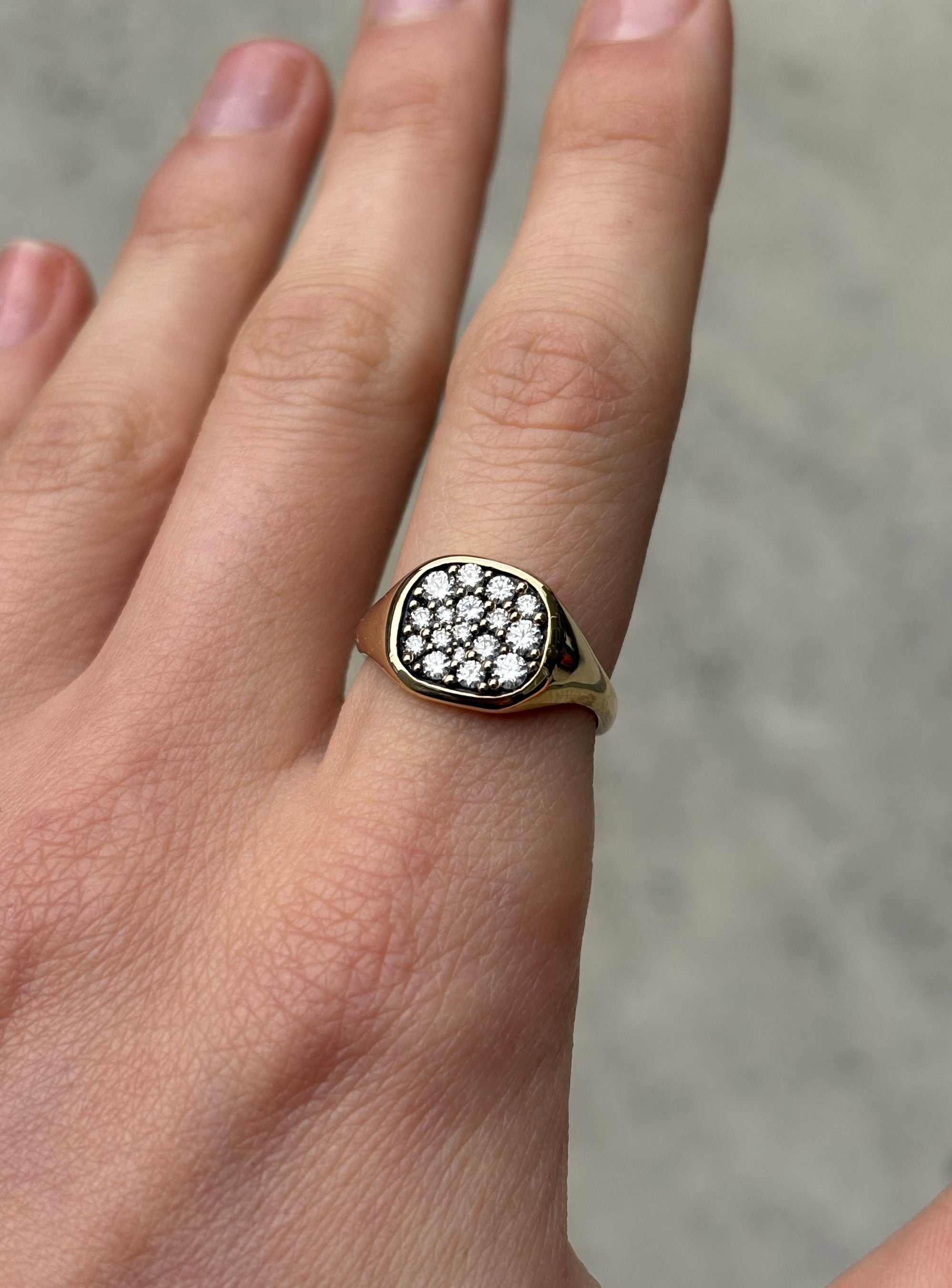 Dish Signet Gold